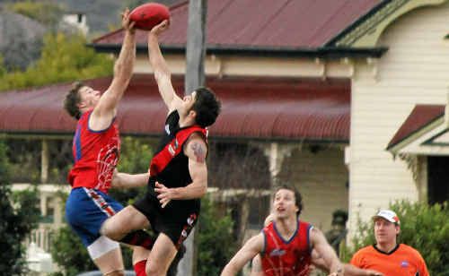 Alex Cutmore contests the ball at the centre bounce for the Redbacks. Alex Cutmore contests the ball at the centre bounce for the Redbacks.